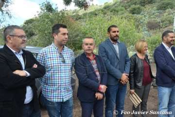 Emotivo acto de descubrimiento de la placa del pasaje que recuerda al periodista Adolfo Santana en Cernícalos (Foto TA)
